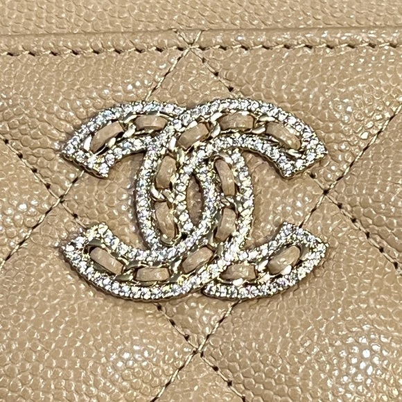 22S Chanel Crystal CC Flat Card Holder - Picture 7 of 8
